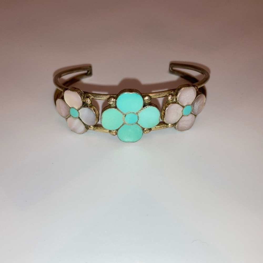 VINTAGE rare signed Zuni sterling silver mother of pearl turquoise bracelet cuff - Picture 2 of 6